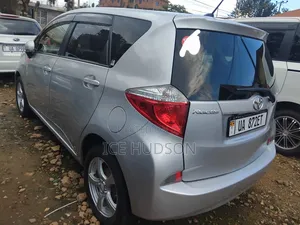 Toyota Ractis 2010 Silver