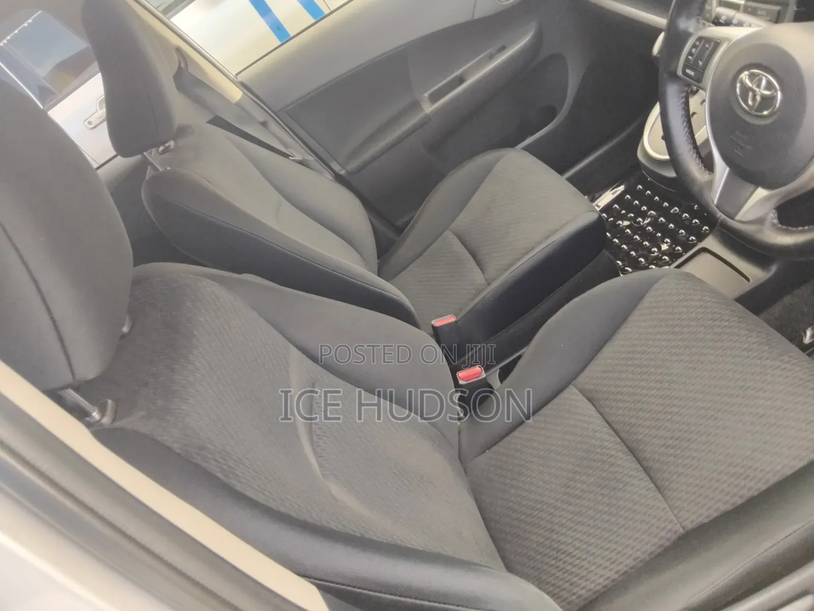 Toyota Ractis 2010 Silver