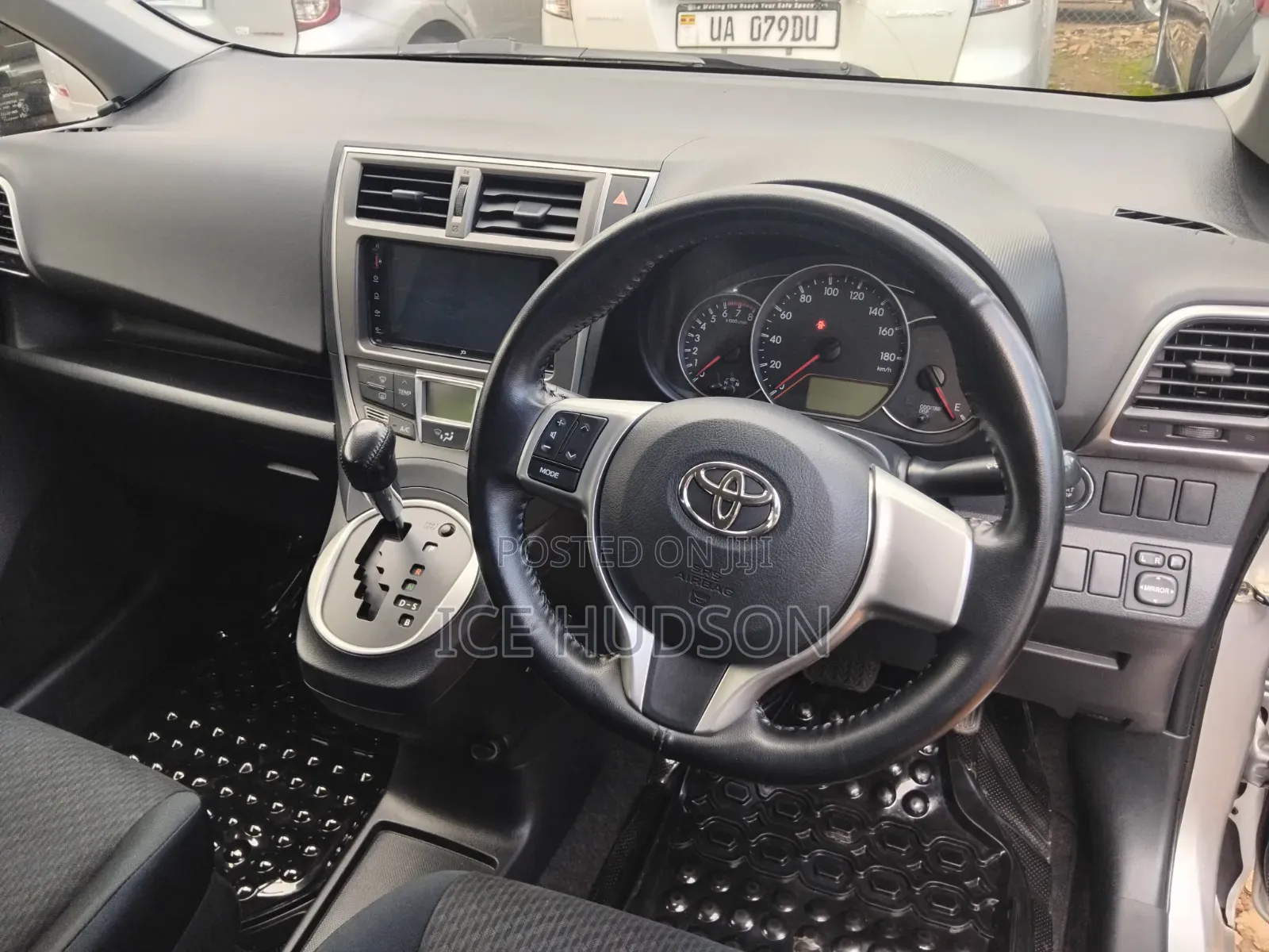 Toyota Ractis 2010 Silver
