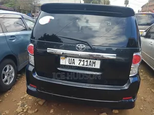 Toyota Corolla Rumion 2011 Black