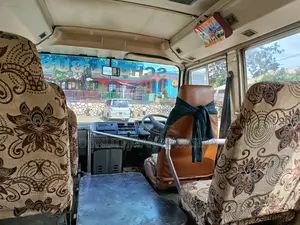 Mitsubishi Fuso Rosa 1990 Orange