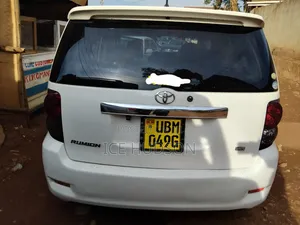 Toyota Corolla Rumion 2010 White