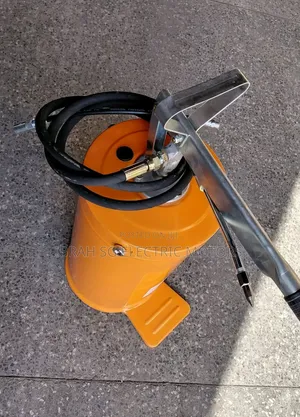 Grease Bucket/Grease Pump