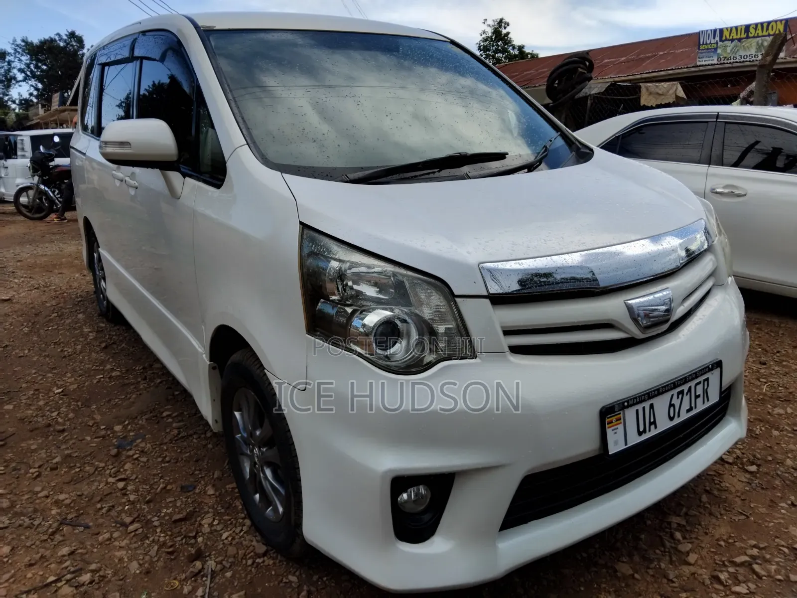 Toyota Noah 2010 White