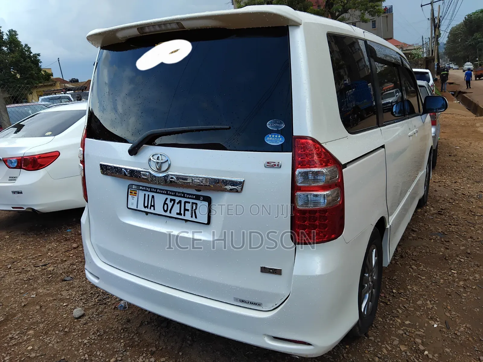 Toyota Noah 2010 White