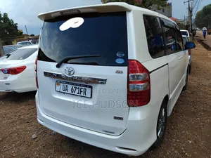 Toyota Noah 2010 White