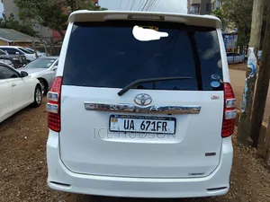 Toyota Noah 2010 White