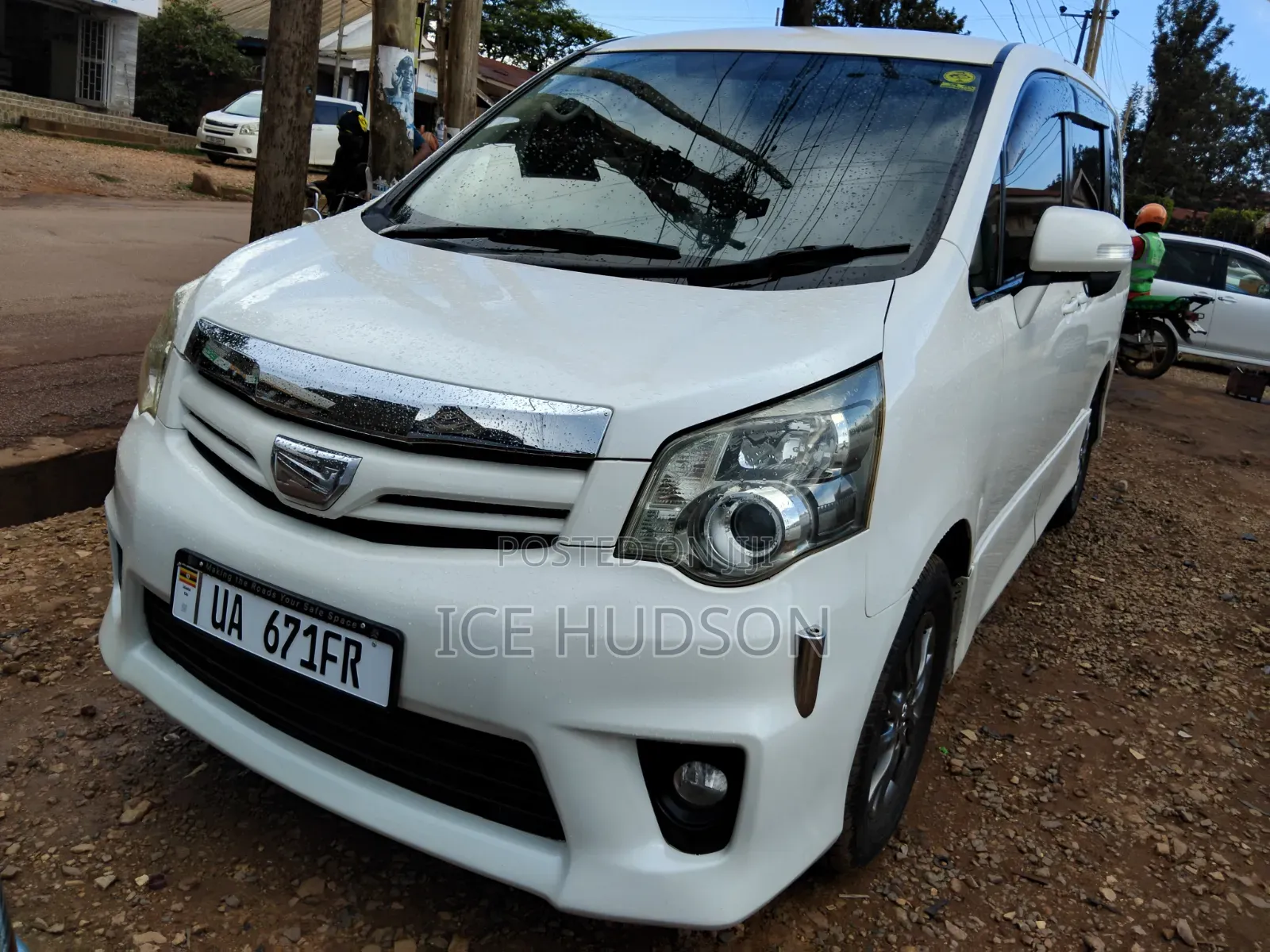 Toyota Noah 2010 White