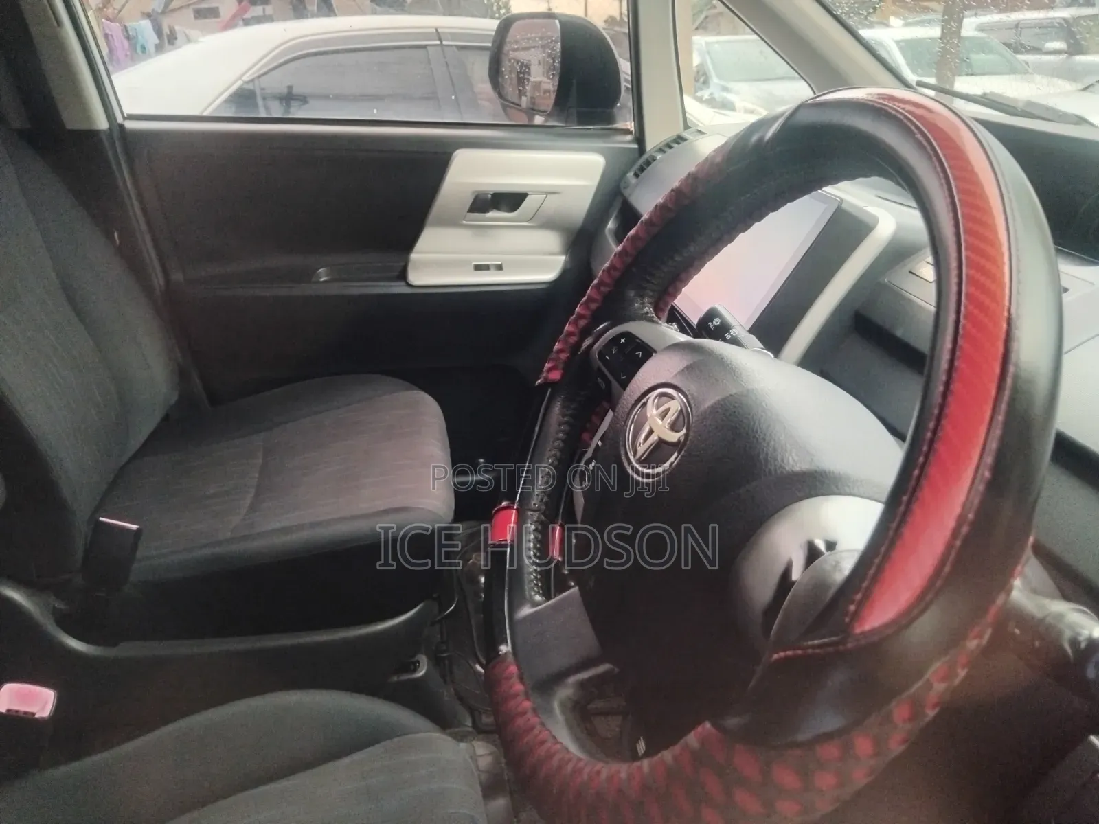 Toyota Noah 2010 White