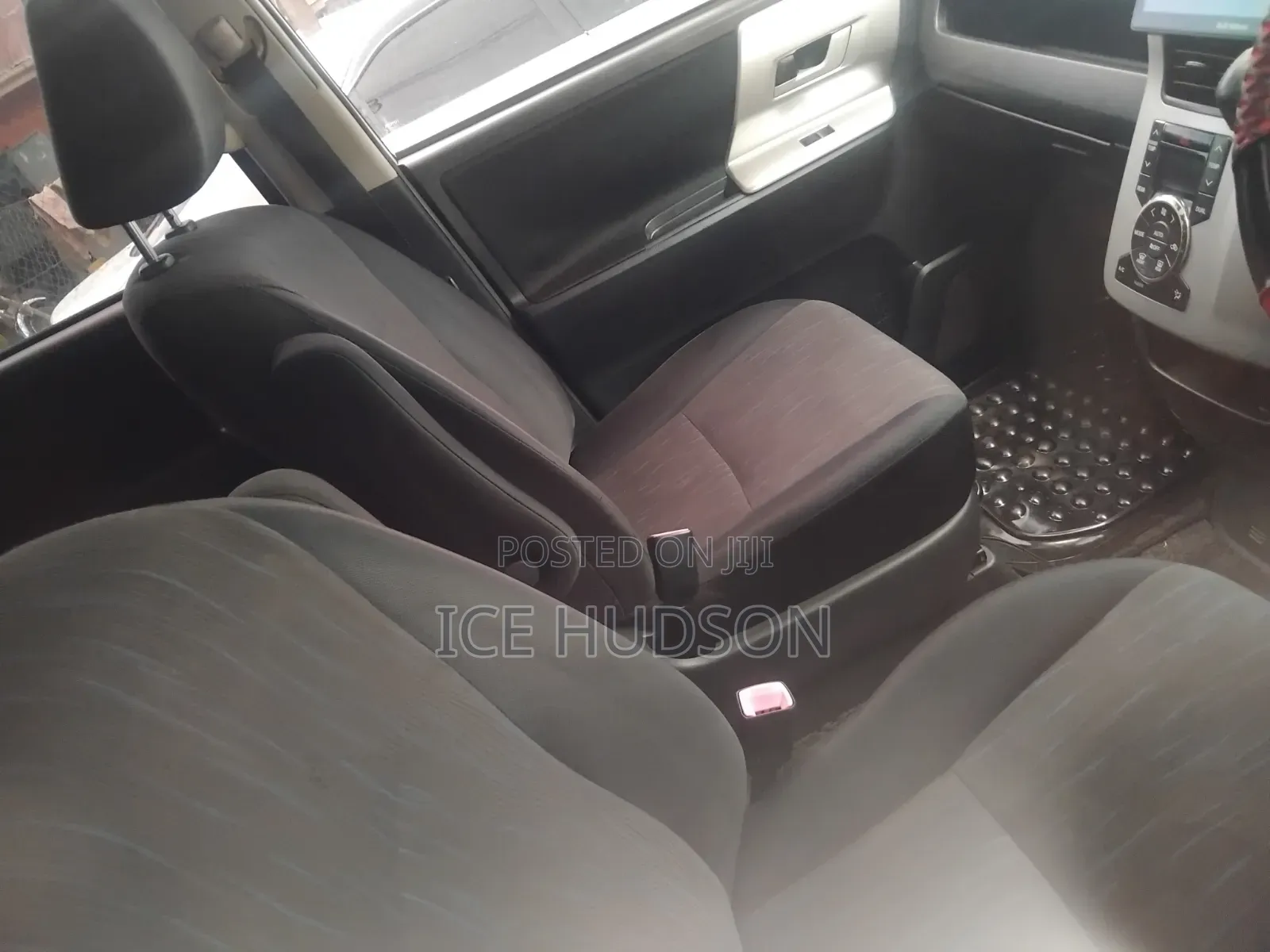 Toyota Noah 2010 White