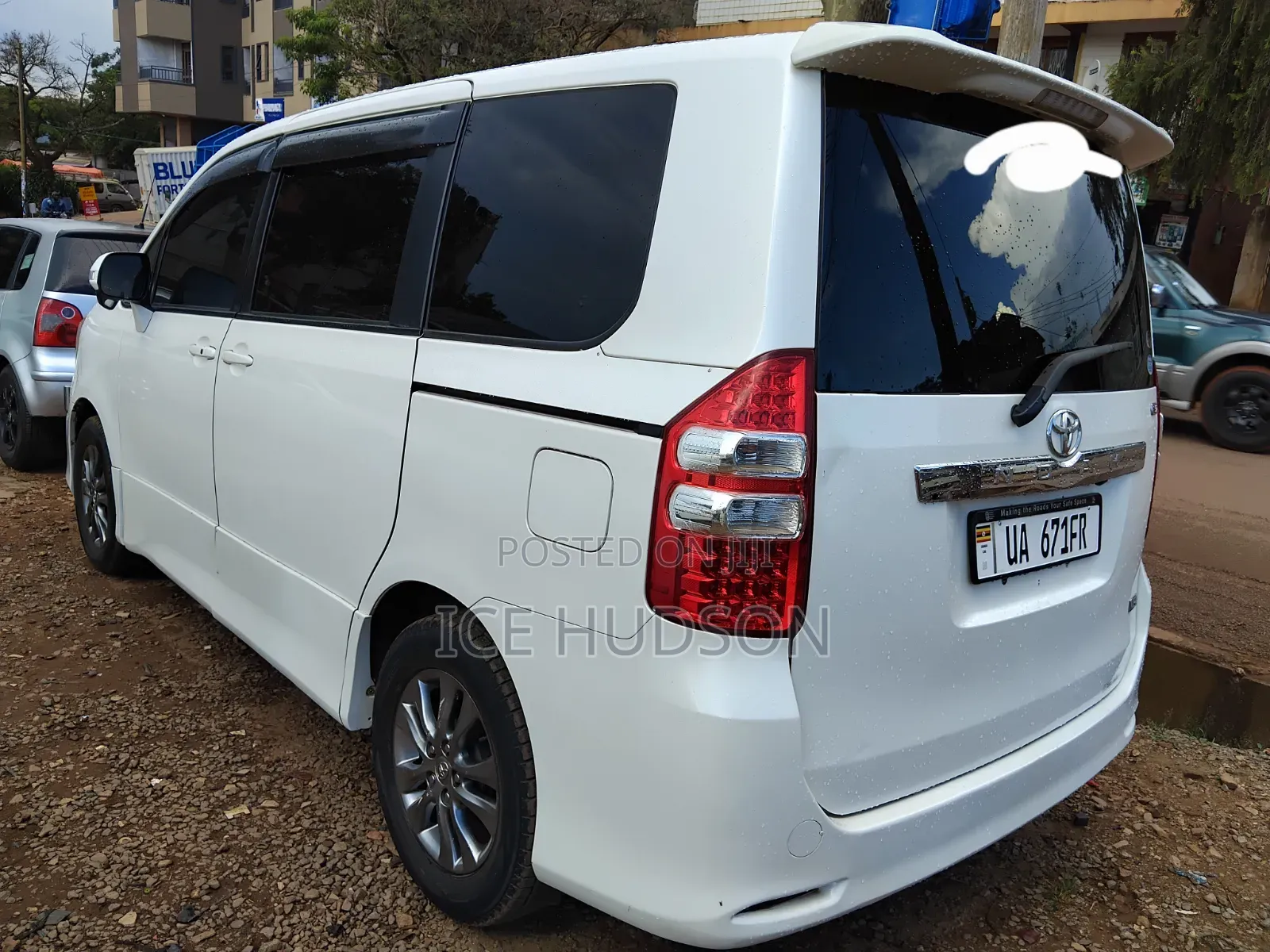 Toyota Noah 2010 White