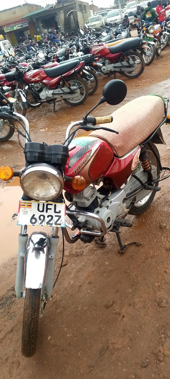 Bajaj Boxer 100 2022 Red