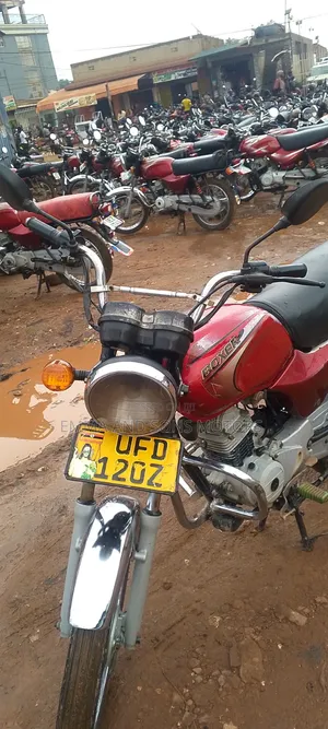 Bajaj Boxer 100 2022 Red