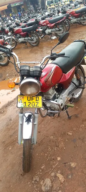Bajaj Boxer 100 2022 Red