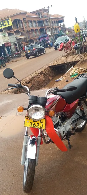 Bajaj Boxer 100 2022 Red