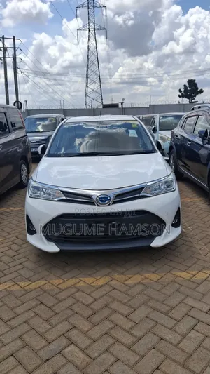 Toyota Corolla Fielder 1.5 Hybrid FWD 2018 White