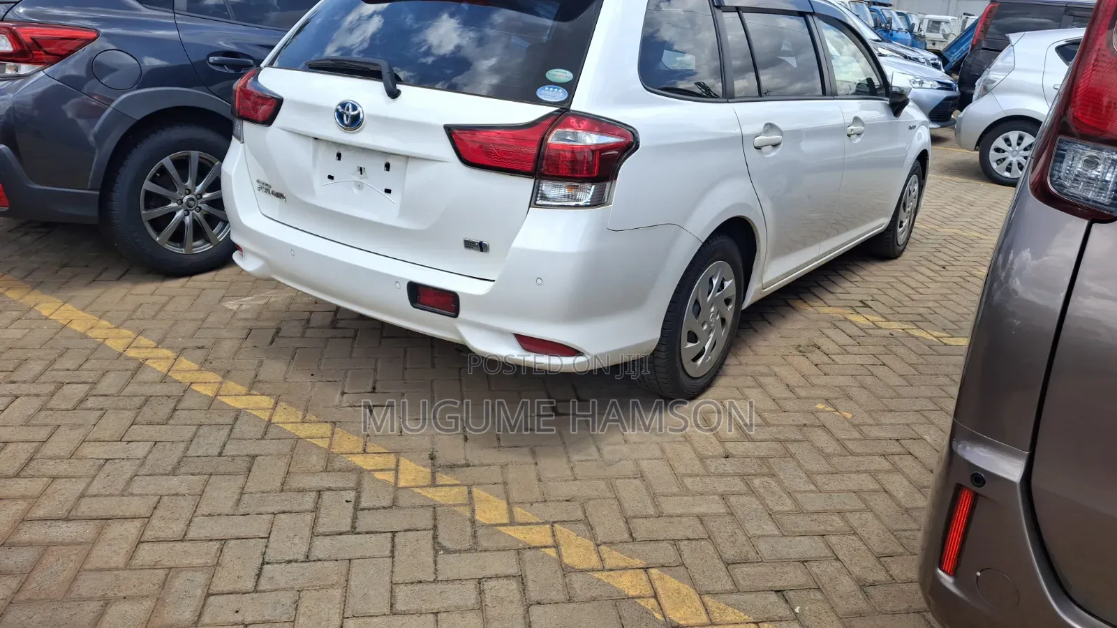 Toyota Corolla Fielder 1.5 Hybrid FWD 2018 White