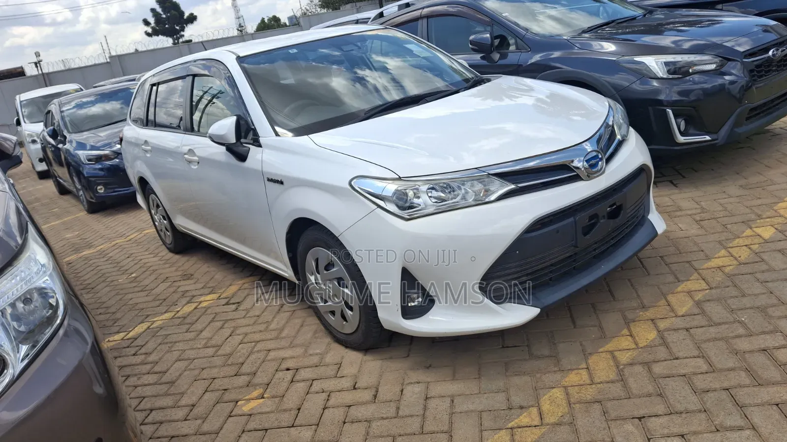 Toyota Corolla Fielder 1.5 Hybrid FWD 2018 White