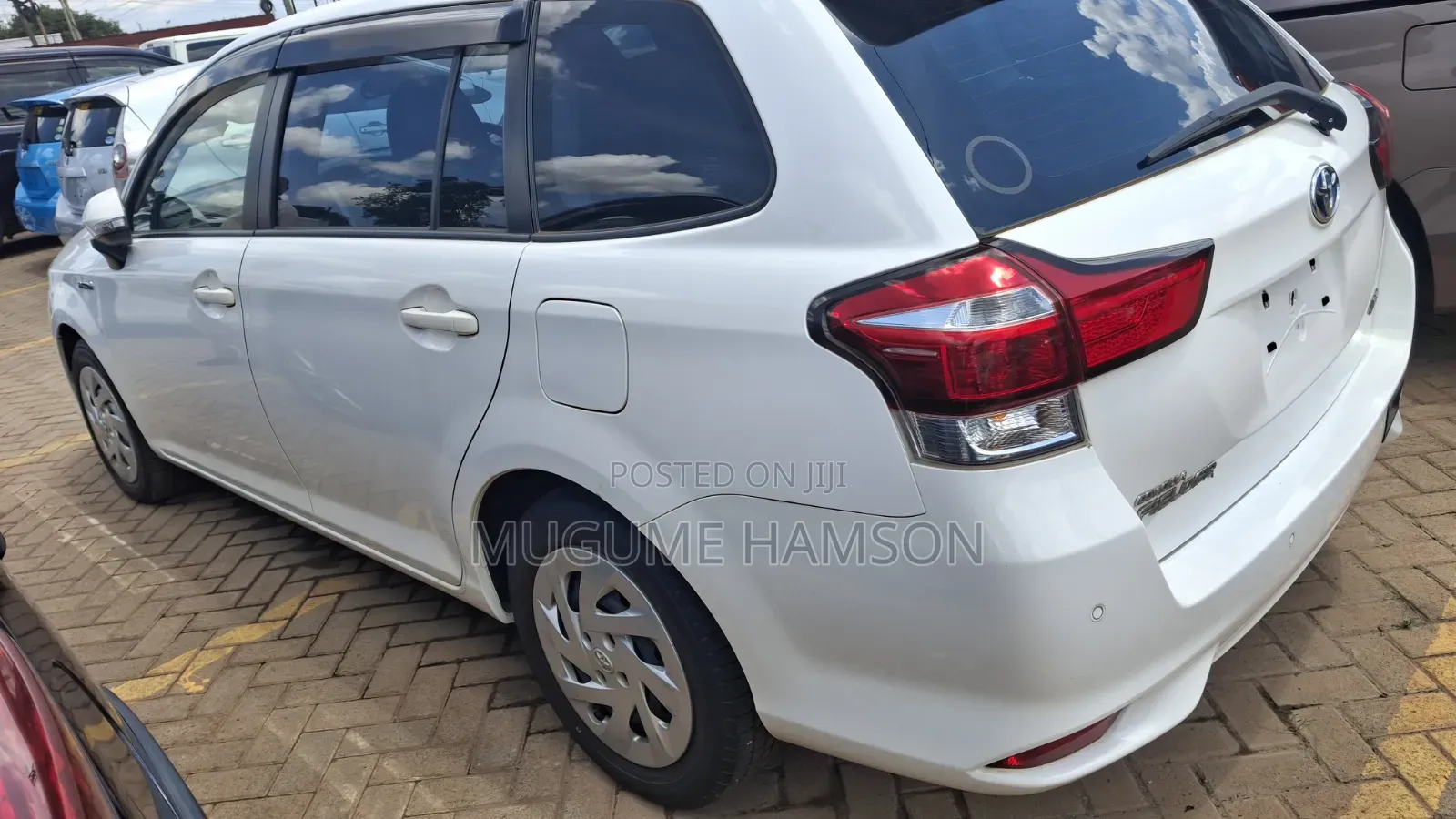 Toyota Corolla Fielder 1.5 Hybrid FWD 2018 White