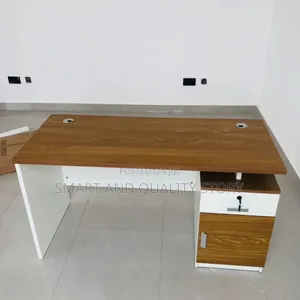 White Quality Office Desk/With 1Parnal