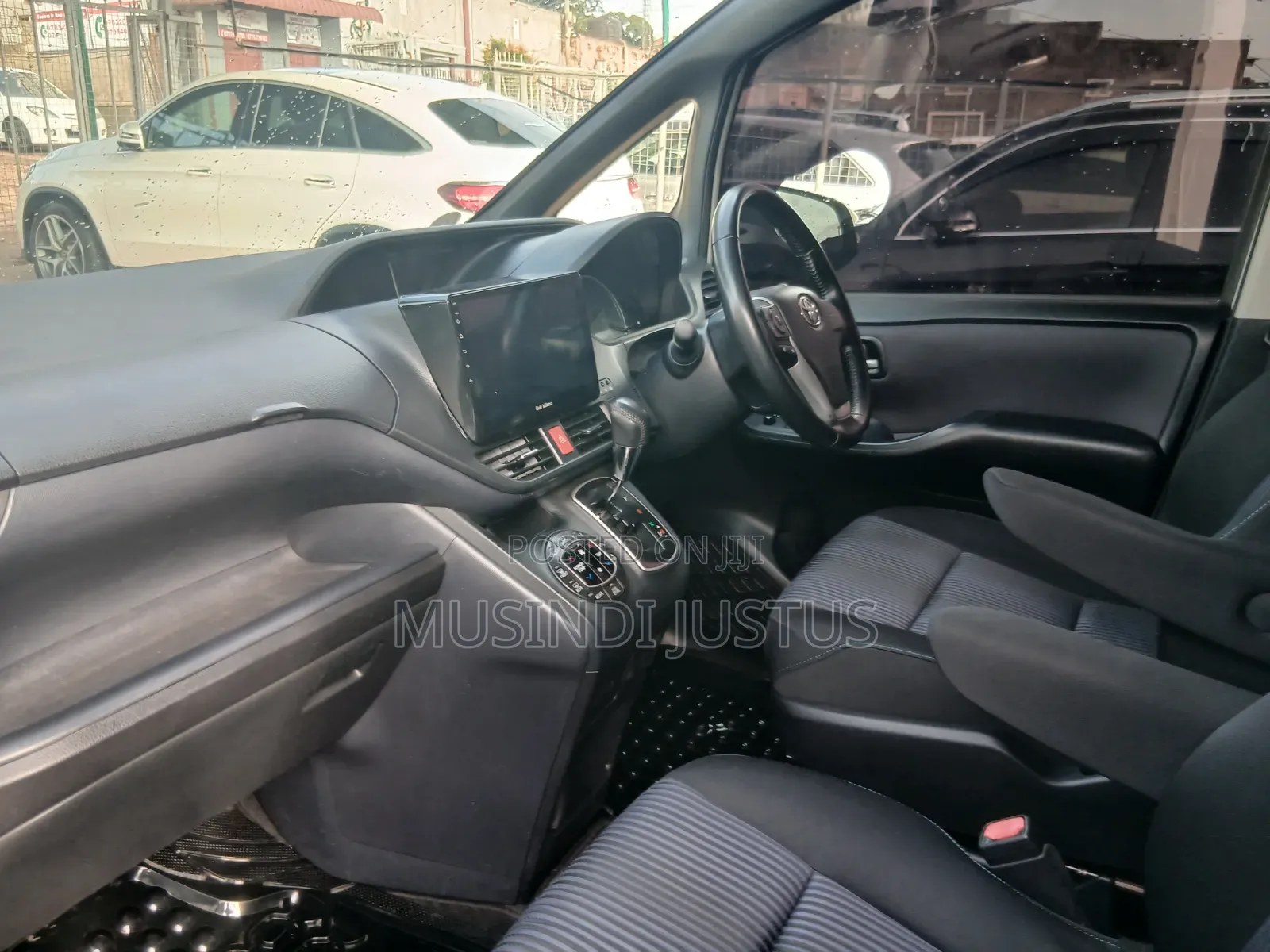 Toyota Noah 2014 White