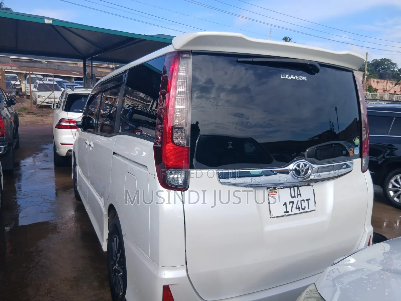 Toyota Noah 2014 White