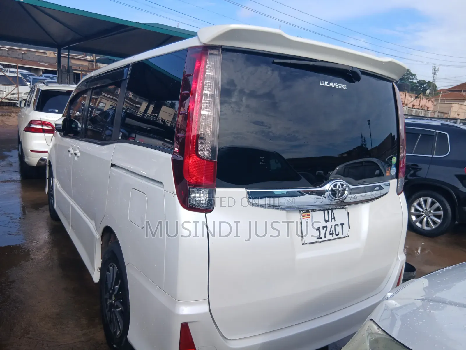 Toyota Noah 2014 White