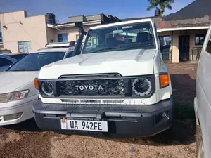 Toyota Land Cruiser 2009 White