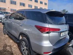 Toyota Fortuner 2016 Silver