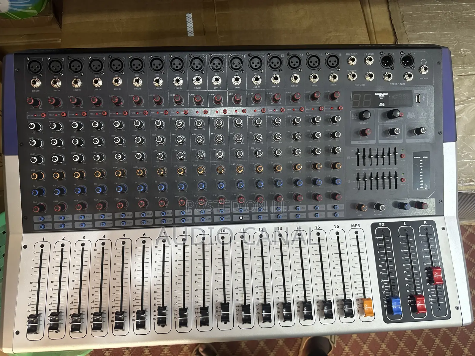4000 Wats SI 16 Channel Pro Mixer