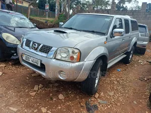 Nissan Hardbody 2012 Silver
