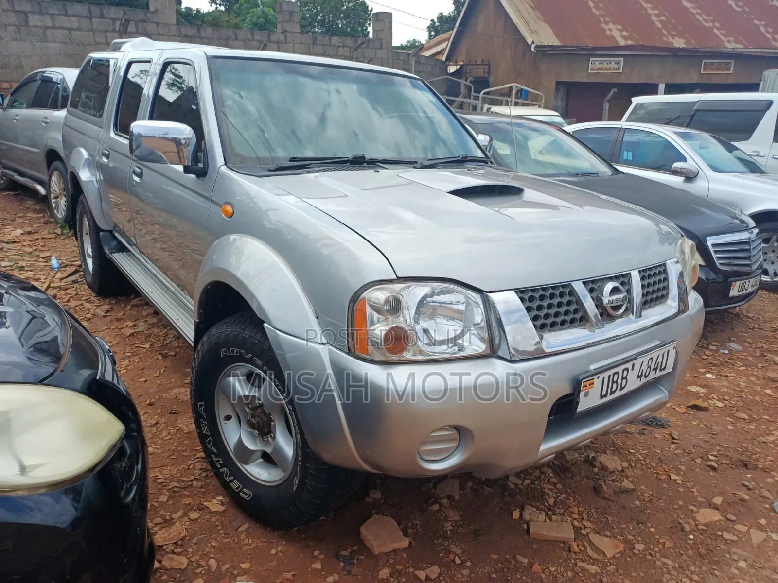 Nissan Hardbody 2012 Silver