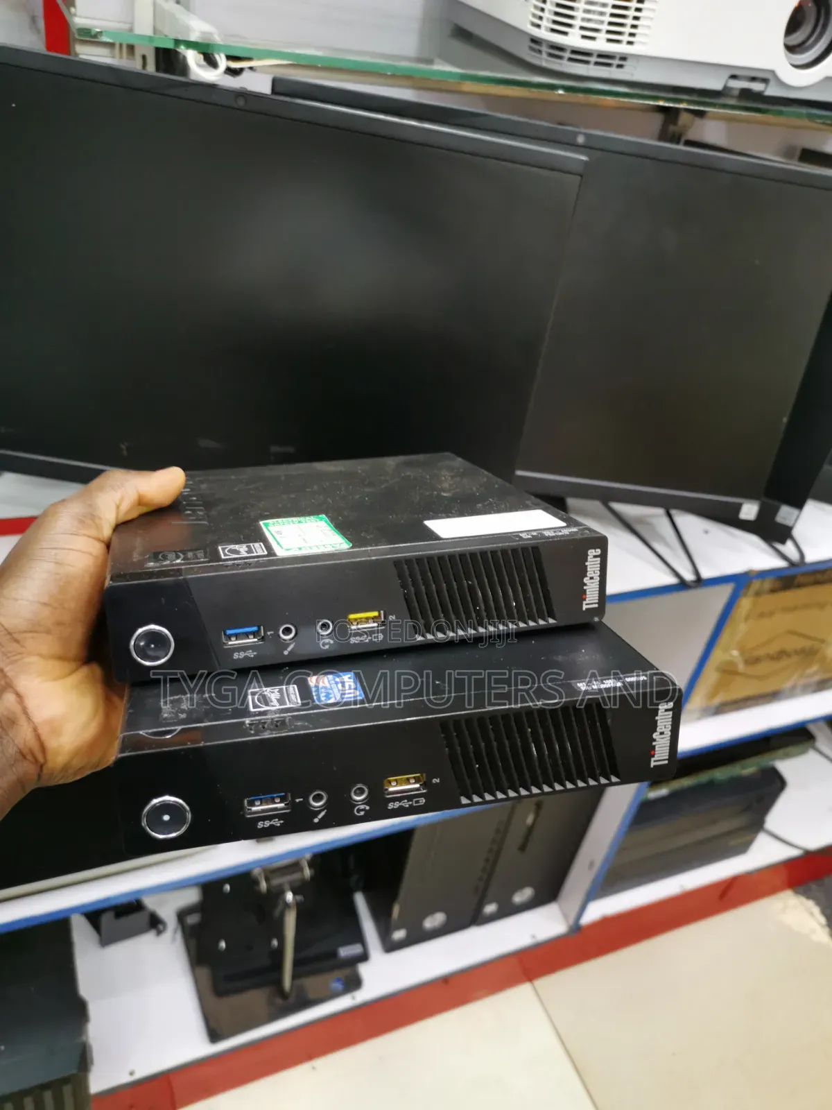 Desktop Computer Lenovo ThinkCentre M715 4GB Intel Core i3 HDD 32GB