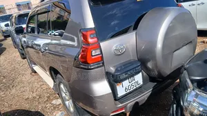 Toyota Land Cruiser Prado 2016 Gray