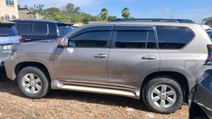 Toyota Land Cruiser Prado 2016 Gray
