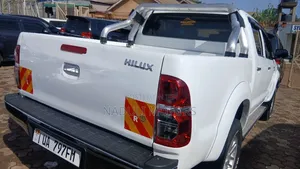 Toyota Hilux 2012 White