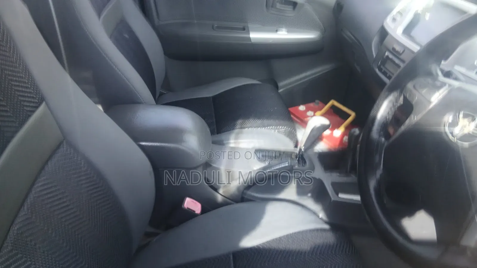 Toyota Hilux 2012 White