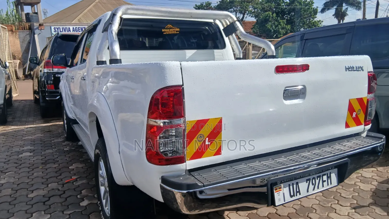 Toyota Hilux 2012 White