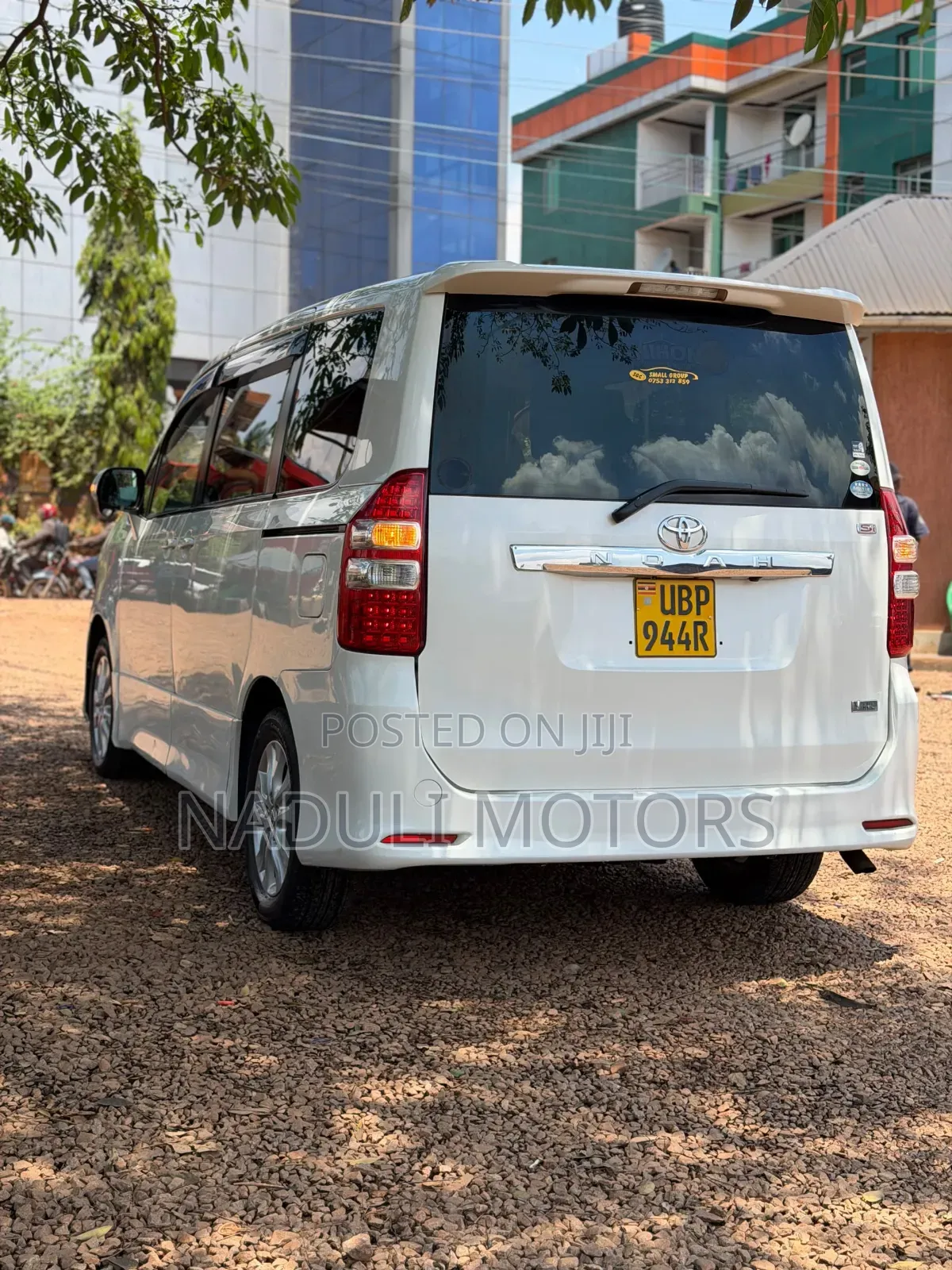 Toyota Noah 2011 White