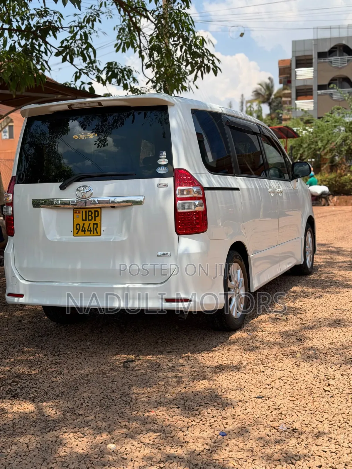 Toyota Noah 2011 White