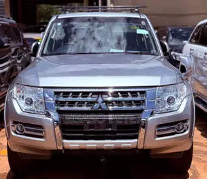 Mitsubishi Pajero 2018 Silver