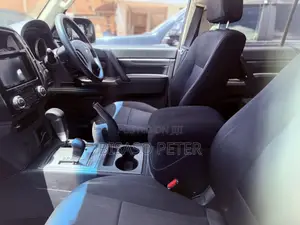 Mitsubishi Pajero 2018 Silver