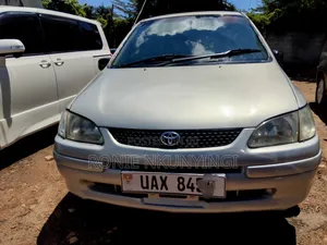 Toyota Corolla Spacio 2000 Silver