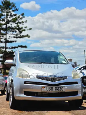 Toyota Ractis 1.5 FWD 2008 Silver