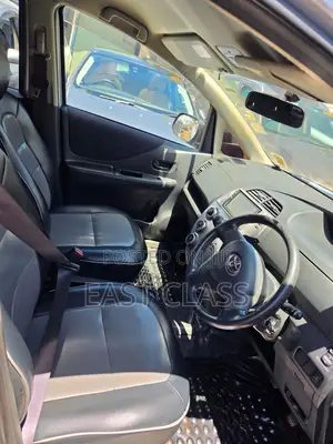 Toyota Ractis 1.5 FWD 2008 Silver