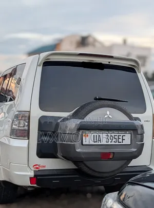 Mitsubishi Pajero 3.2 Di-Dc GLS 2011 White