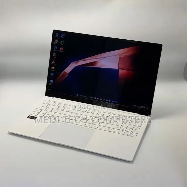 Laptop Samsung Galaxy Book5 Pro 16GB Intel Core i7 SSD 512GB