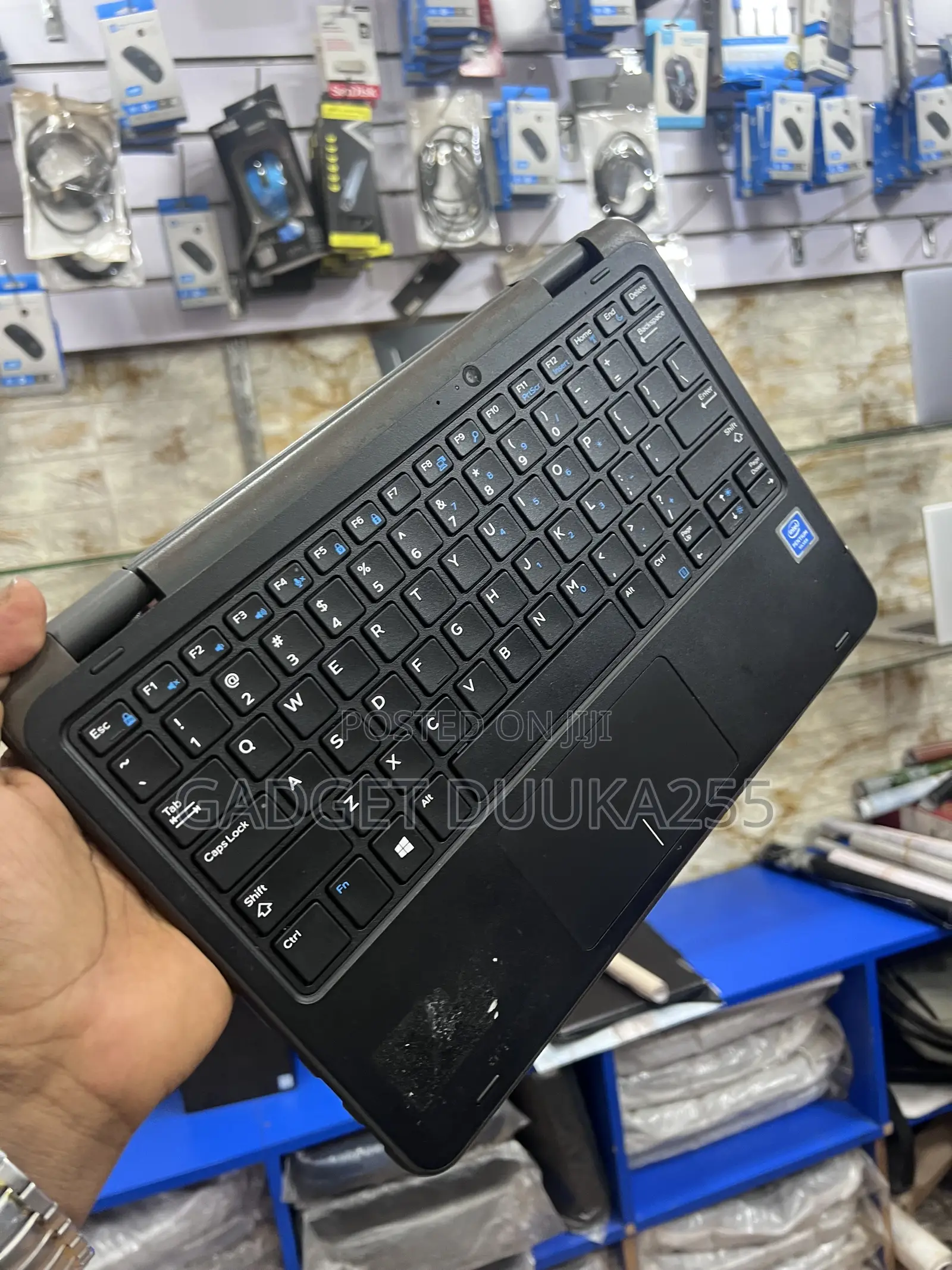 Laptop Dell Latitude 3190 2-in-1 4GB Intel Celeron SSD 128GB