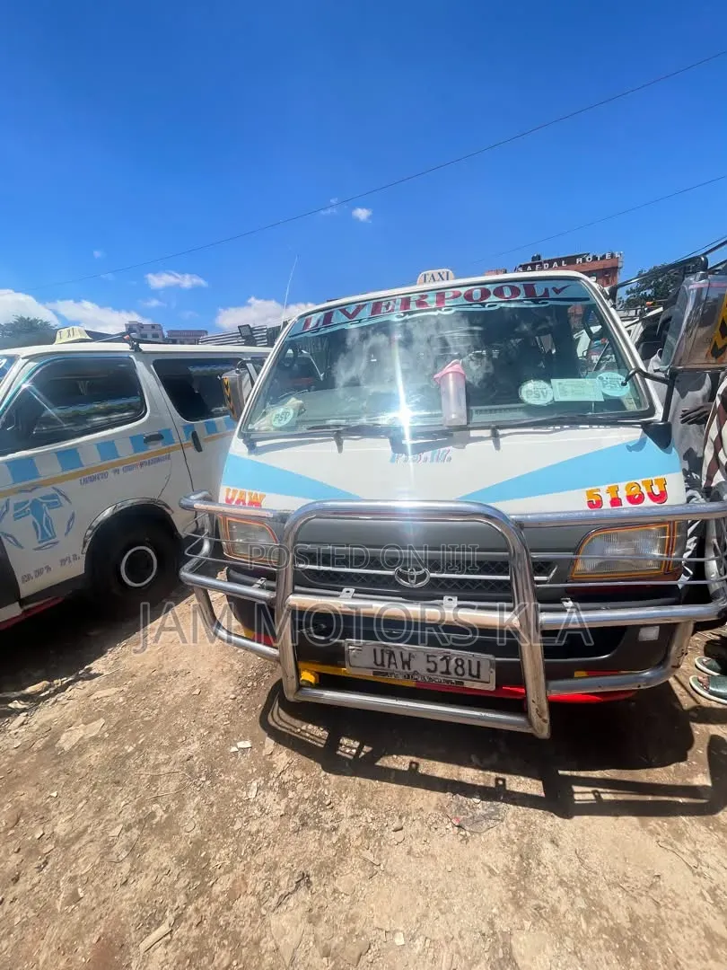 Toyota HiAce 1996 White