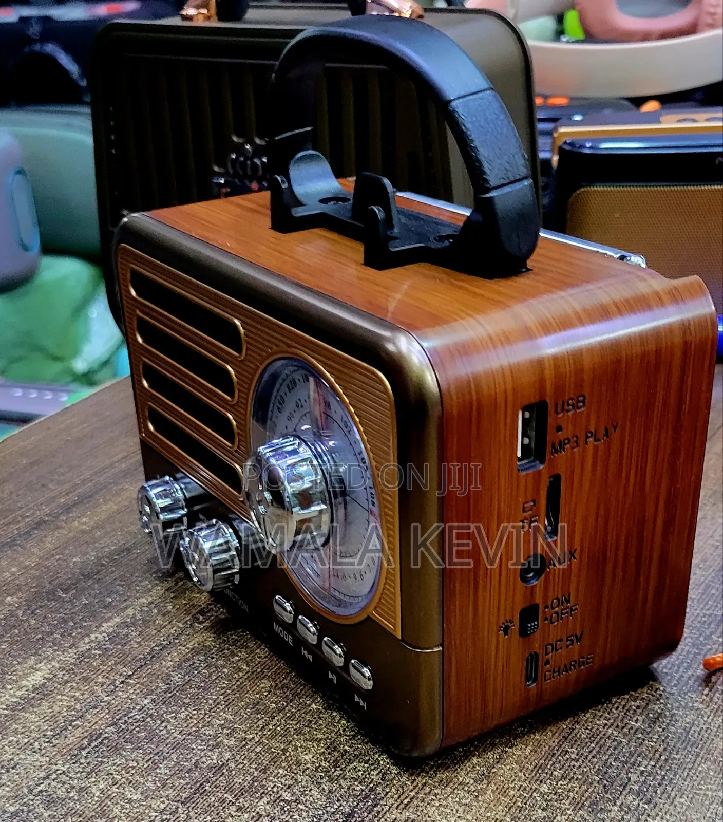 Vintage Style Portable Retro AM/FM/SW Radio and Bluetooth Speaker